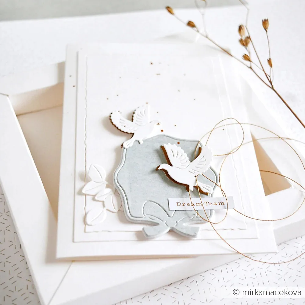'Wavy-edged Frame with Bow Met - Stencil Cutting Plotter recensione e prezzo